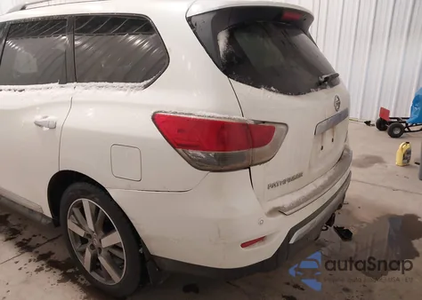 2015 Nissan Pathfinder Platinum из США, поврежденный, VIN 5N1AR2MM0FC616660